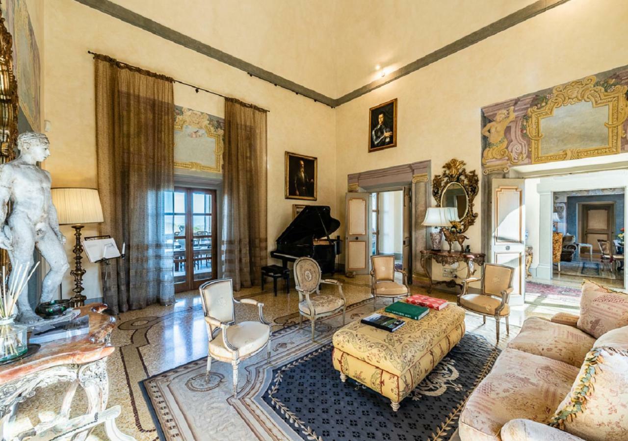 Villa Mangiacane - Small Luxury Hotels Of The World 瓦尔的圣卡西亚诺 外观 照片